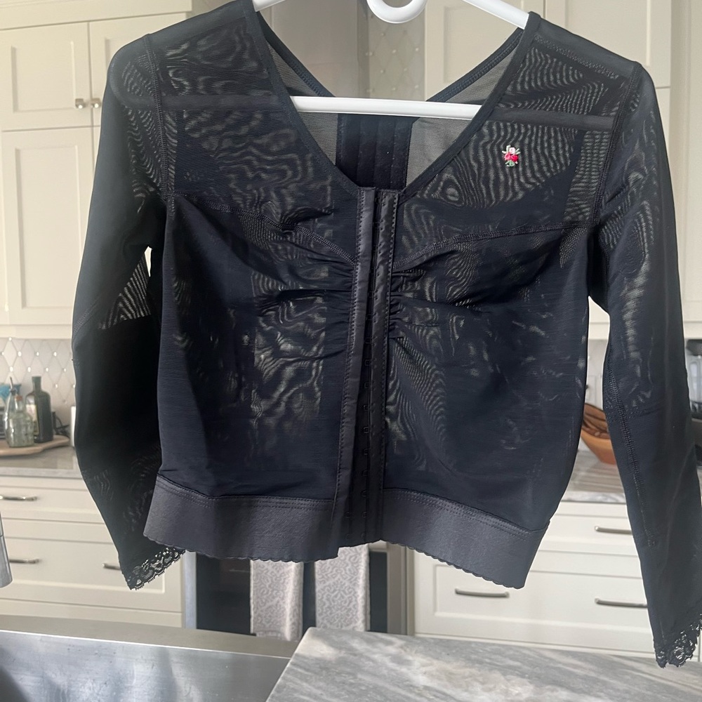 Estate sale, Véronique vintage 1960s sexy compression top 1960 spanx! But not